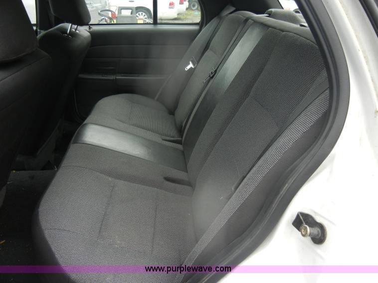 image for item D4983 2005 Ford Crown Victoria Police Interceptor