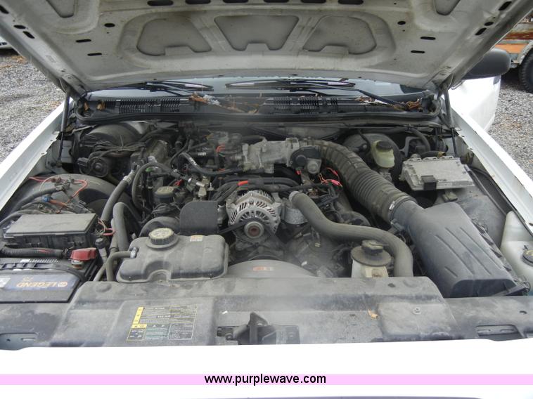 image for item D4983 2005 Ford Crown Victoria Police Interceptor