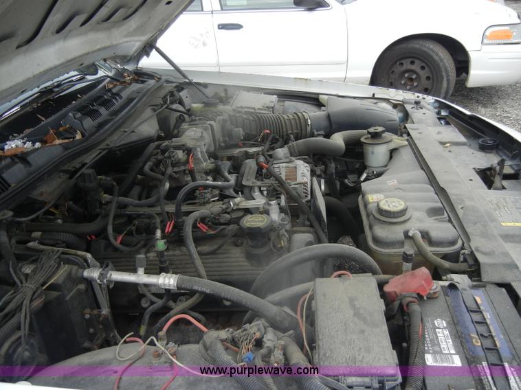 image for item D4983 2005 Ford Crown Victoria Police Interceptor