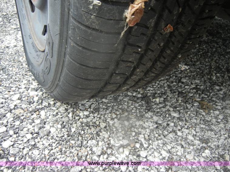 image for item D4983 2005 Ford Crown Victoria Police Interceptor