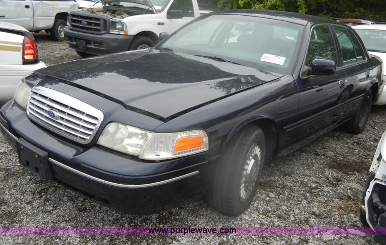 image for item D4985 2002 Ford Crown Victoria Police Interceptor