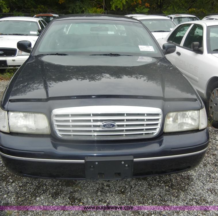 image for item D4985 2002 Ford Crown Victoria Police Interceptor