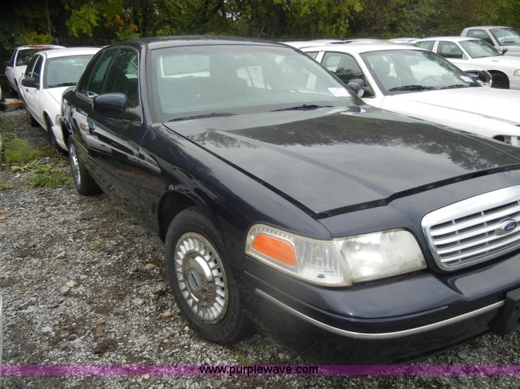 image for item D4985 2002 Ford Crown Victoria Police Interceptor