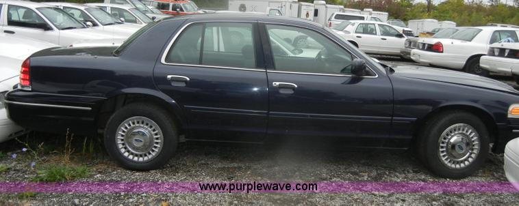 image for item D4985 2002 Ford Crown Victoria Police Interceptor