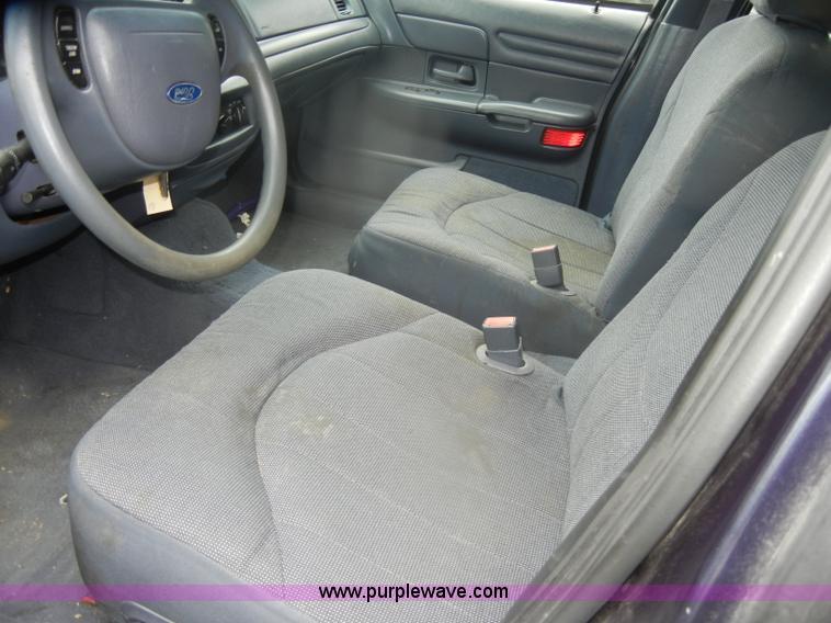 image for item D4985 2002 Ford Crown Victoria Police Interceptor