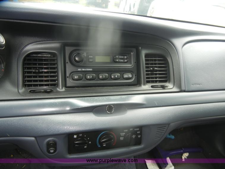 image for item D4985 2002 Ford Crown Victoria Police Interceptor