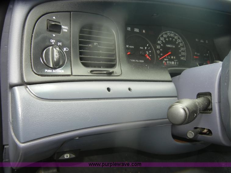 image for item D4985 2002 Ford Crown Victoria Police Interceptor