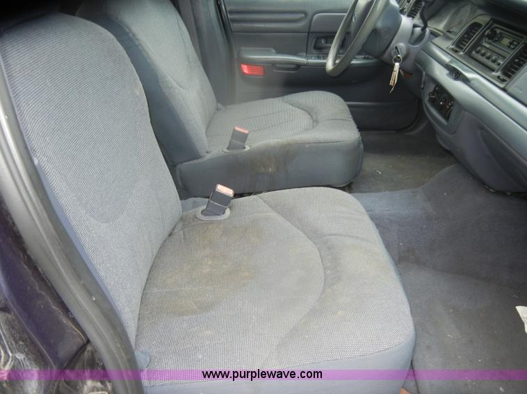 image for item D4985 2002 Ford Crown Victoria Police Interceptor