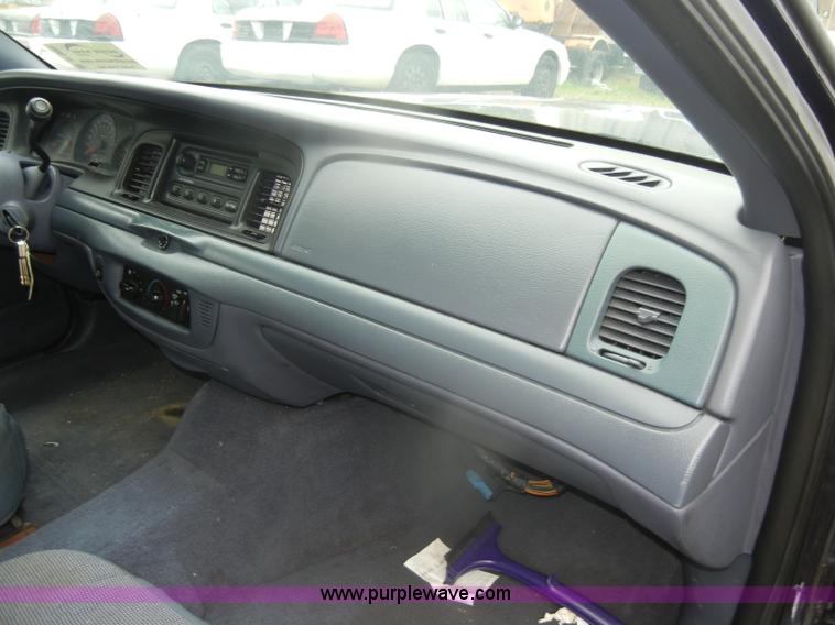 image for item D4985 2002 Ford Crown Victoria Police Interceptor
