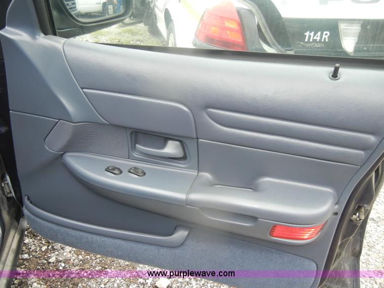 image for item D4985 2002 Ford Crown Victoria Police Interceptor