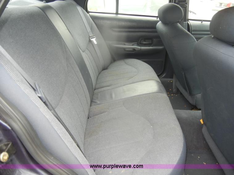 image for item D4985 2002 Ford Crown Victoria Police Interceptor