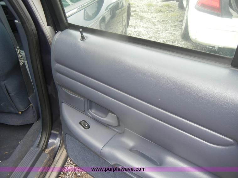 image for item D4985 2002 Ford Crown Victoria Police Interceptor