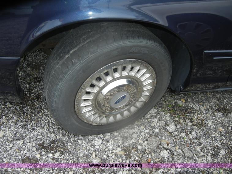 image for item D4985 2002 Ford Crown Victoria Police Interceptor