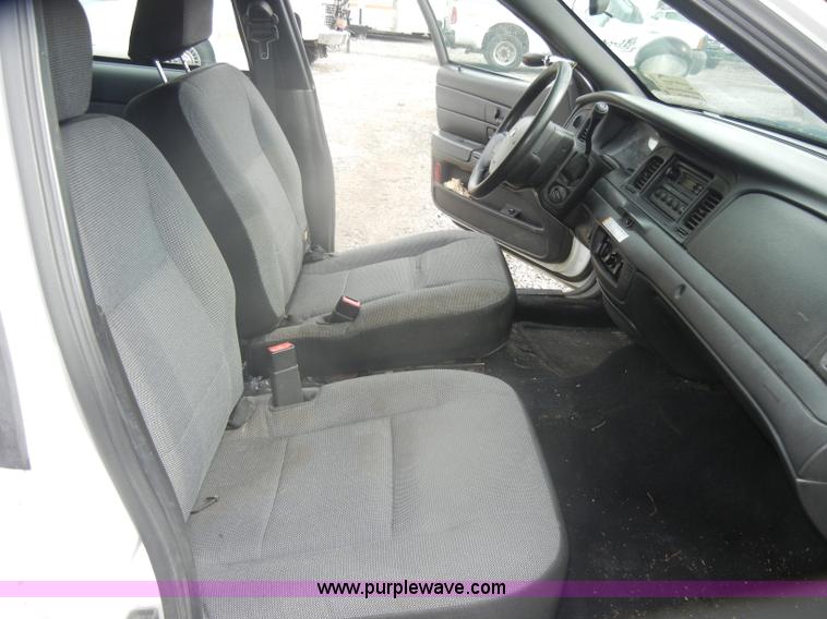 image for item D4990 2006 Ford Crown Victoria Police Interceptor