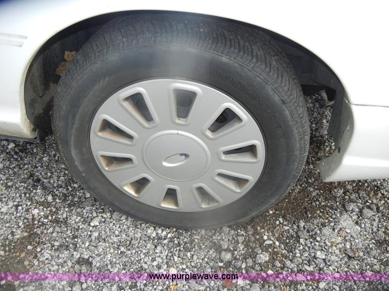 image for item D4990 2006 Ford Crown Victoria Police Interceptor