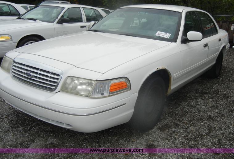 image for item D4992 2000 Ford Crown Victoria Police Interceptor