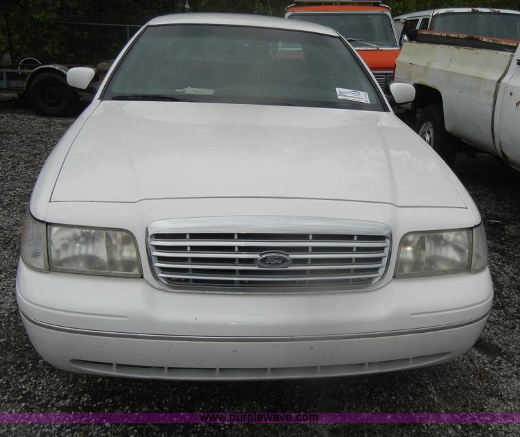 image for item D4992 2000 Ford Crown Victoria Police Interceptor