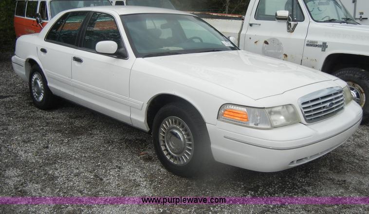 image for item D4992 2000 Ford Crown Victoria Police Interceptor