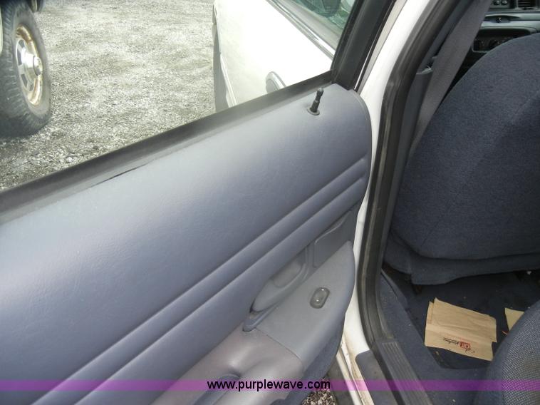 image for item D4992 2000 Ford Crown Victoria Police Interceptor