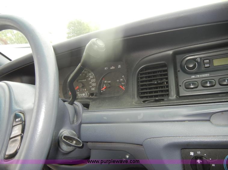 image for item D4992 2000 Ford Crown Victoria Police Interceptor