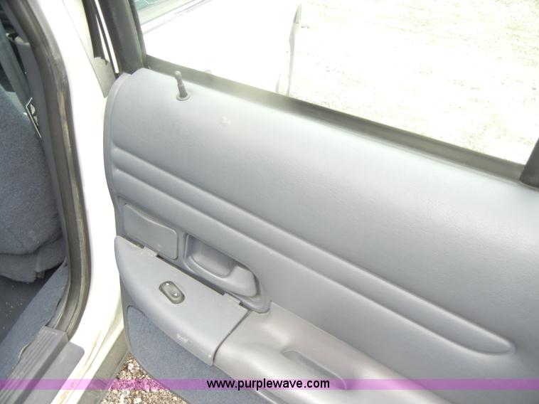 image for item D4992 2000 Ford Crown Victoria Police Interceptor