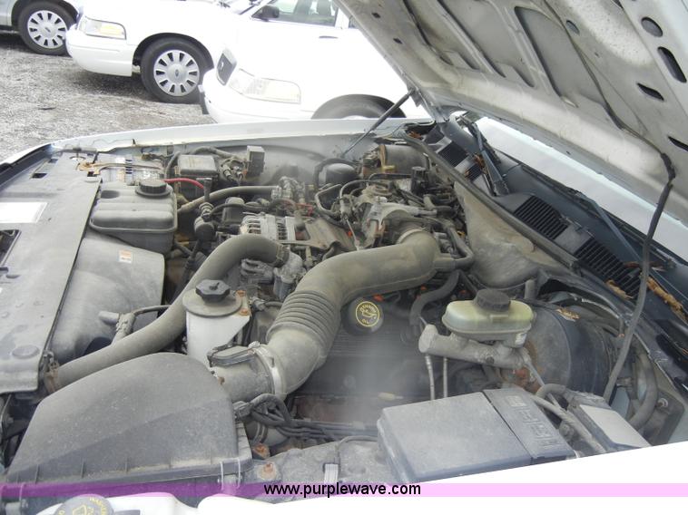 image for item D4992 2000 Ford Crown Victoria Police Interceptor