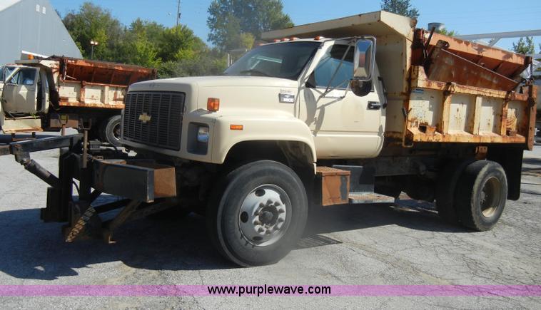 image for item D4993 1999 Chevrolet C8500 dump truck
