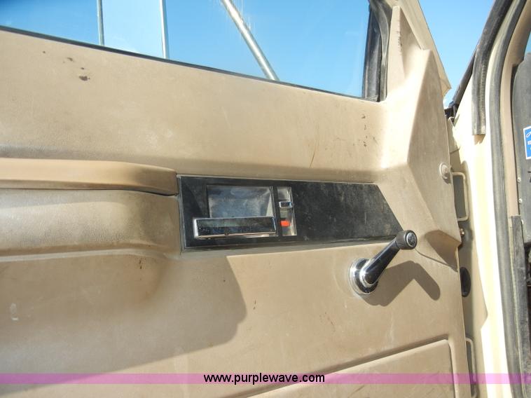 image for item D4993 1999 Chevrolet C8500 dump truck