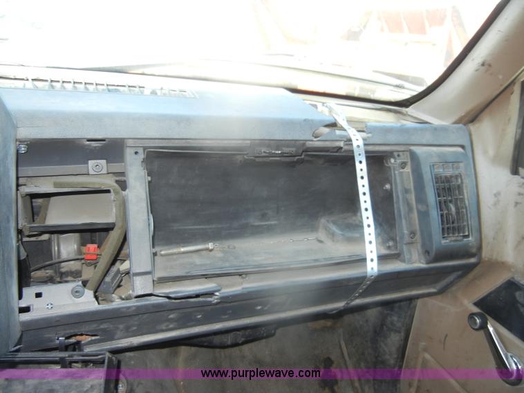 image for item D4993 1999 Chevrolet C8500 dump truck