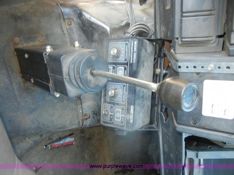 image for item D4993 1999 Chevrolet C8500 dump truck