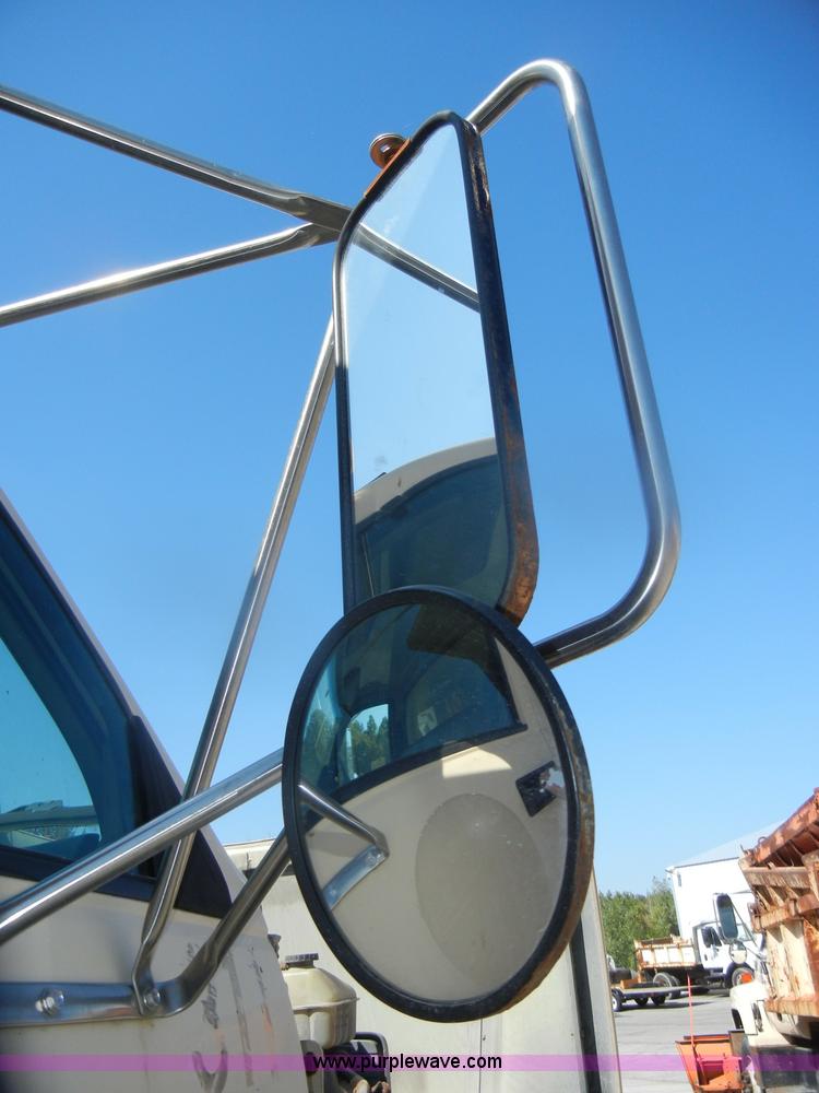 image for item D4993 1999 Chevrolet C8500 dump truck