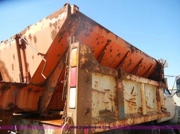 image for item D4993 1999 Chevrolet C8500 dump truck