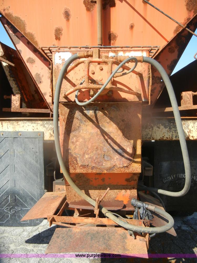 image for item D4993 1999 Chevrolet C8500 dump truck