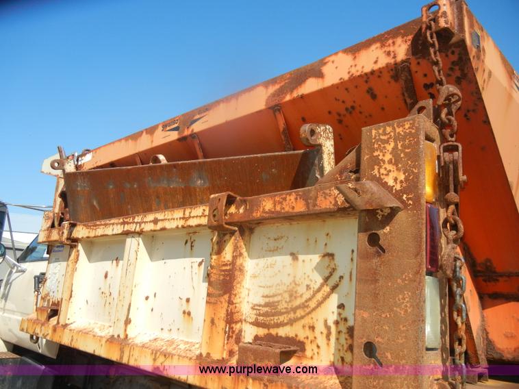 image for item D4993 1999 Chevrolet C8500 dump truck