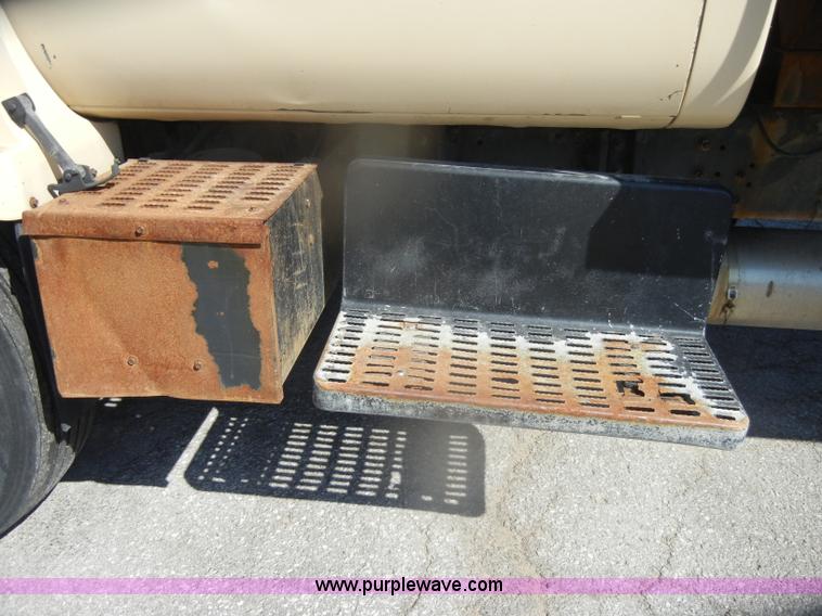 image for item D4993 1999 Chevrolet C8500 dump truck