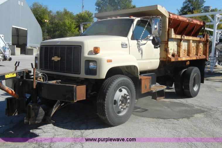 image for item D4995 1999 Chevrolet C8500 dump truck