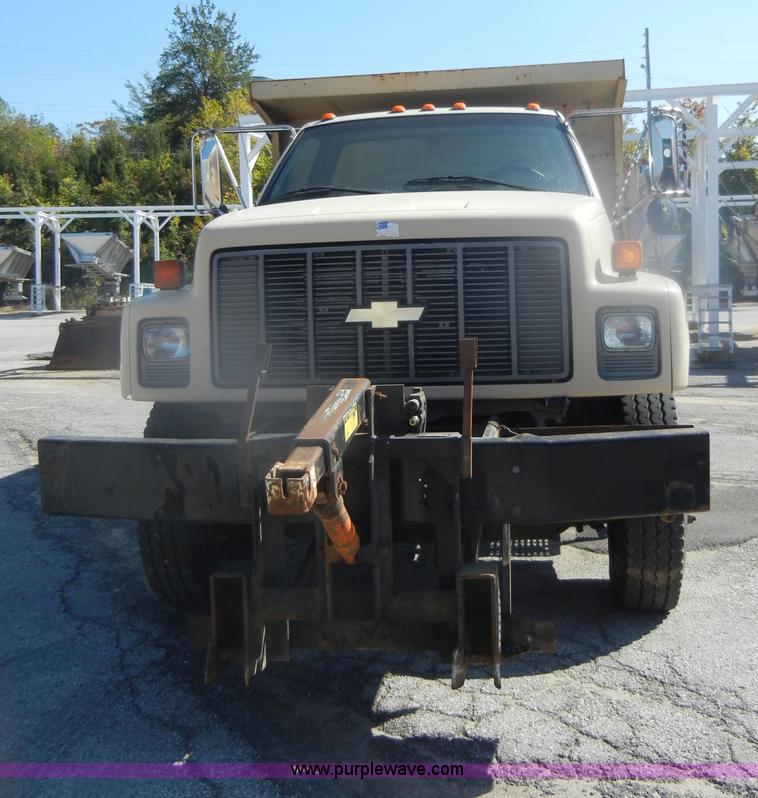 image for item D4995 1999 Chevrolet C8500 dump truck