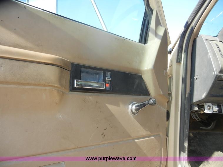 image for item D4995 1999 Chevrolet C8500 dump truck