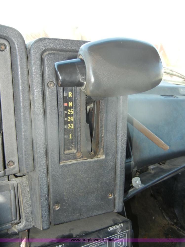 image for item D4995 1999 Chevrolet C8500 dump truck