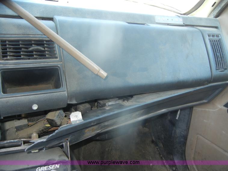 image for item D4995 1999 Chevrolet C8500 dump truck