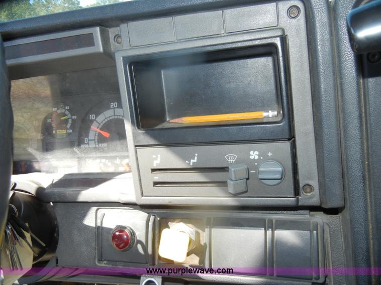 image for item D4995 1999 Chevrolet C8500 dump truck