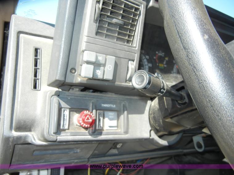 image for item D4995 1999 Chevrolet C8500 dump truck