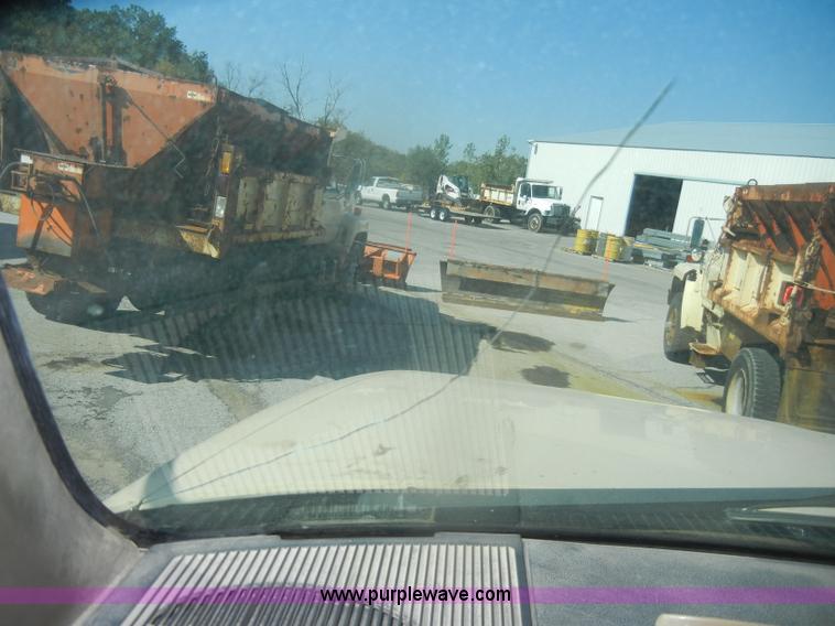 image for item D4995 1999 Chevrolet C8500 dump truck