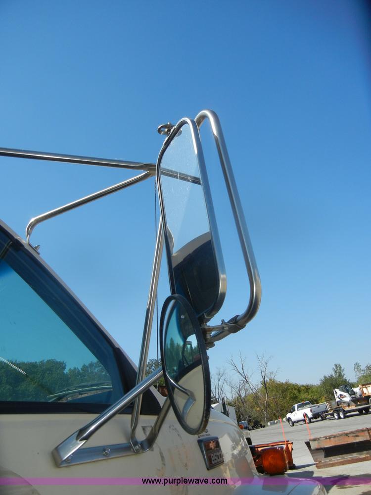 image for item D4995 1999 Chevrolet C8500 dump truck