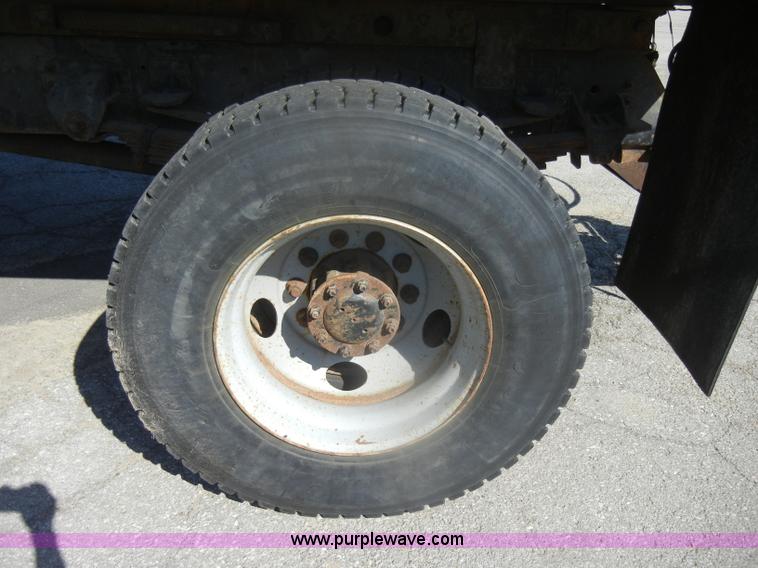 image for item D4995 1999 Chevrolet C8500 dump truck