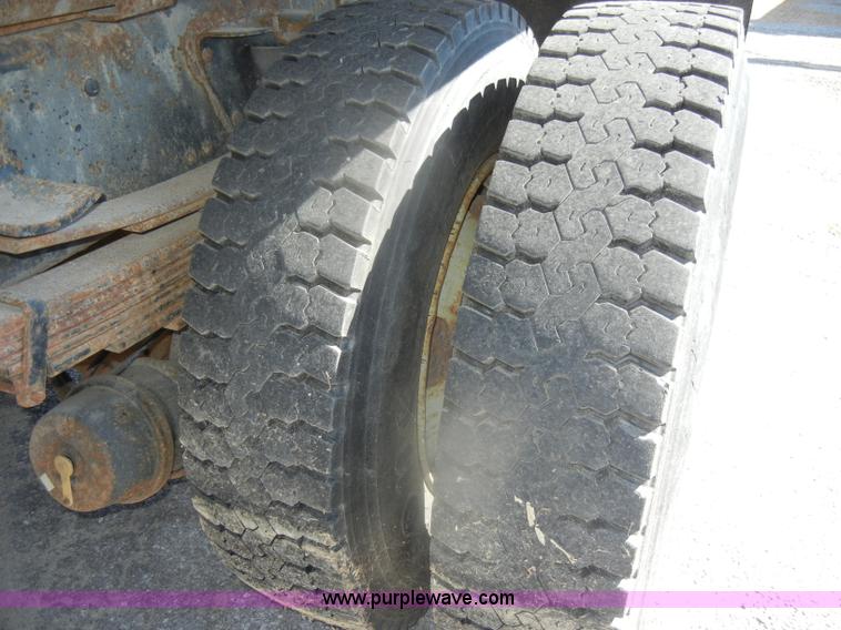 image for item D4995 1999 Chevrolet C8500 dump truck