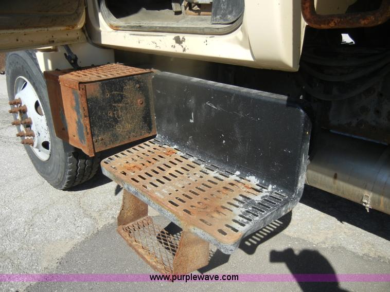 image for item D4995 1999 Chevrolet C8500 dump truck