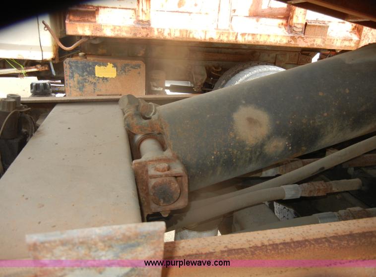 image for item D4995 1999 Chevrolet C8500 dump truck