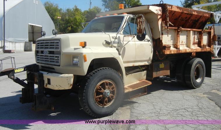 image for item D4996 1994 Ford F800 dump truck