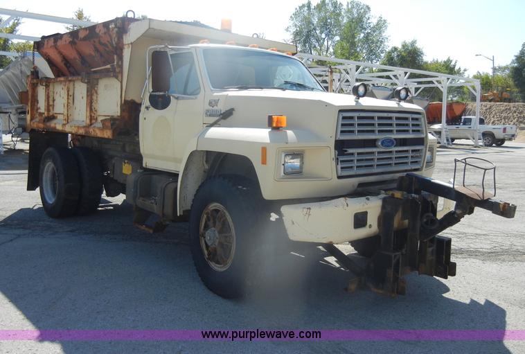 image for item D4996 1994 Ford F800 dump truck